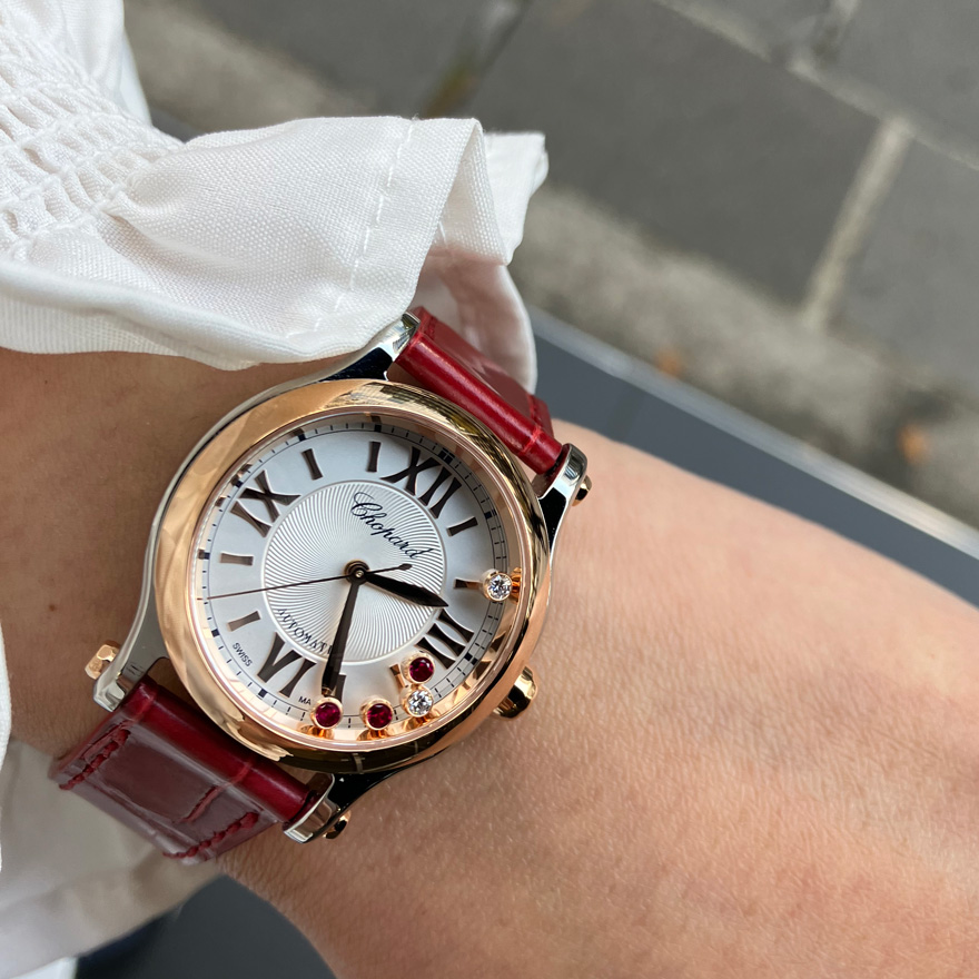 女性のための機械式時計。ショパール「ハッピースポーツ」自動巻き