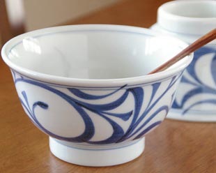 砥部焼の和食器 梅山窯の丼鉢 【砥部工房 からくさ】