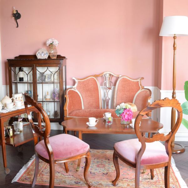 英国アンティークの美しいセティ、 象嵌細工が美しいマホガニーの