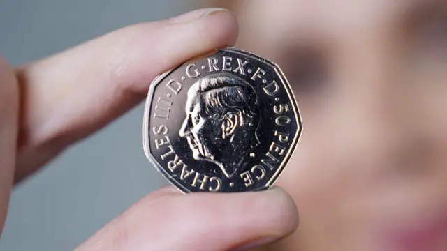 チャールズ英国王の肖像使った新紙幣、イングランド銀行が公表 - BBC