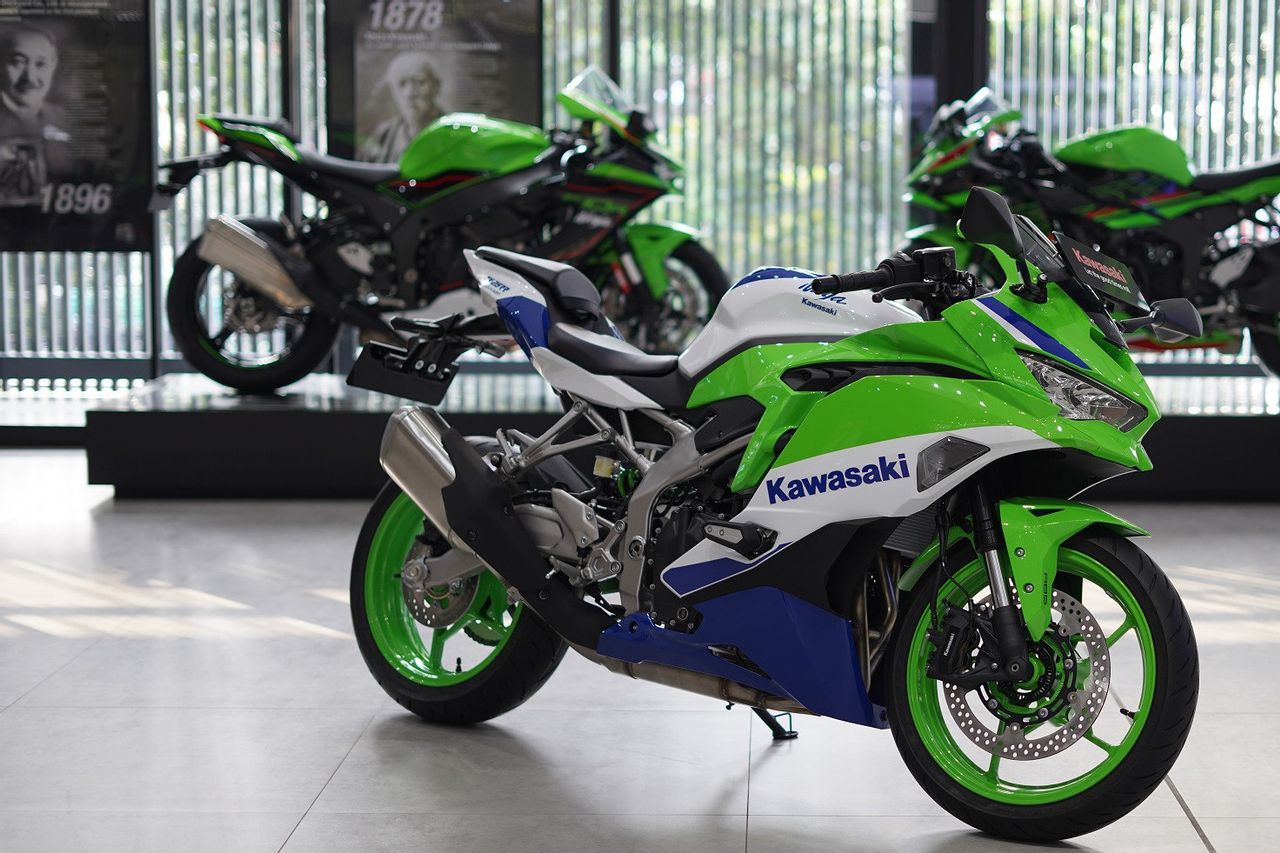 カワサキ忍者ZX-25RR 40周年記念が正式にインドネシアで発売され