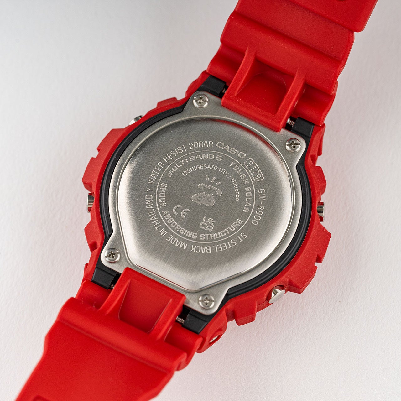 RPG『MOTHER』とG-SHOCKのコラボレーション第2弾は、マザーレッドのGW