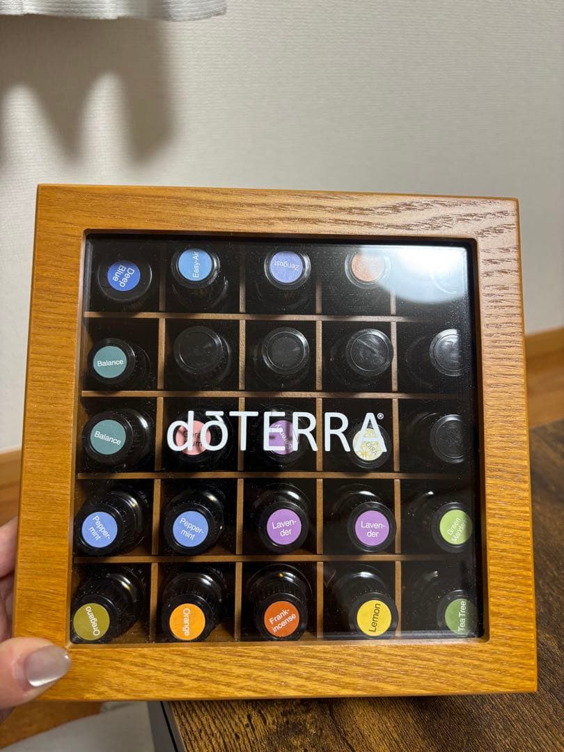 doTERRA エッセンシャルオイルセット 25本 木製ケース付き