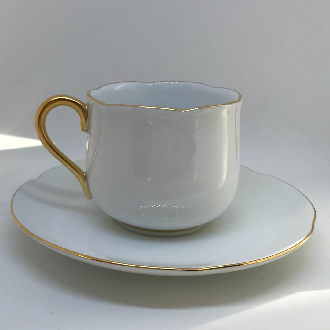新品　大倉陶園　白磁デミタスカップ&ソーサー箱つき（ゴールドライン） Amazon.co.jp: 高級磁器 大倉陶園 白磁 ゴールドライン チューリップ型