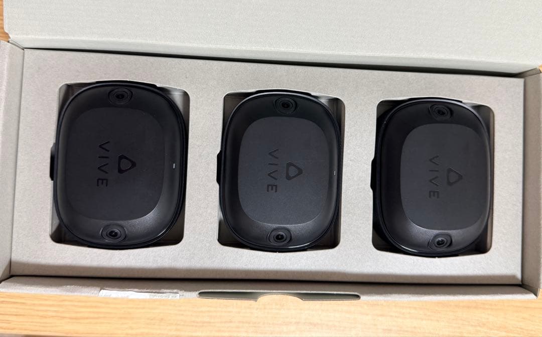 その他 HTC VIVE Ultimate Tracker x3