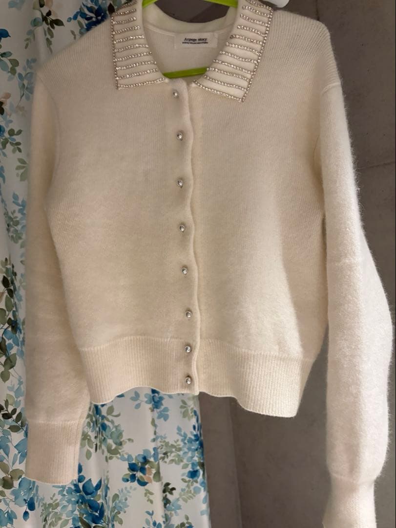 人気完売 Arpege story 衿ビジューカーデ - メルカリ