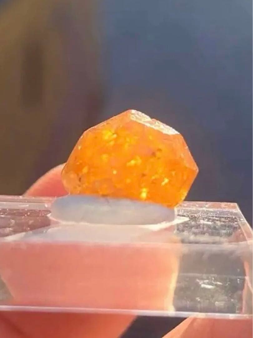 マンダリンガーネット　結晶　原石　鉱物標本　タンザニアLoliondo産　宝石質