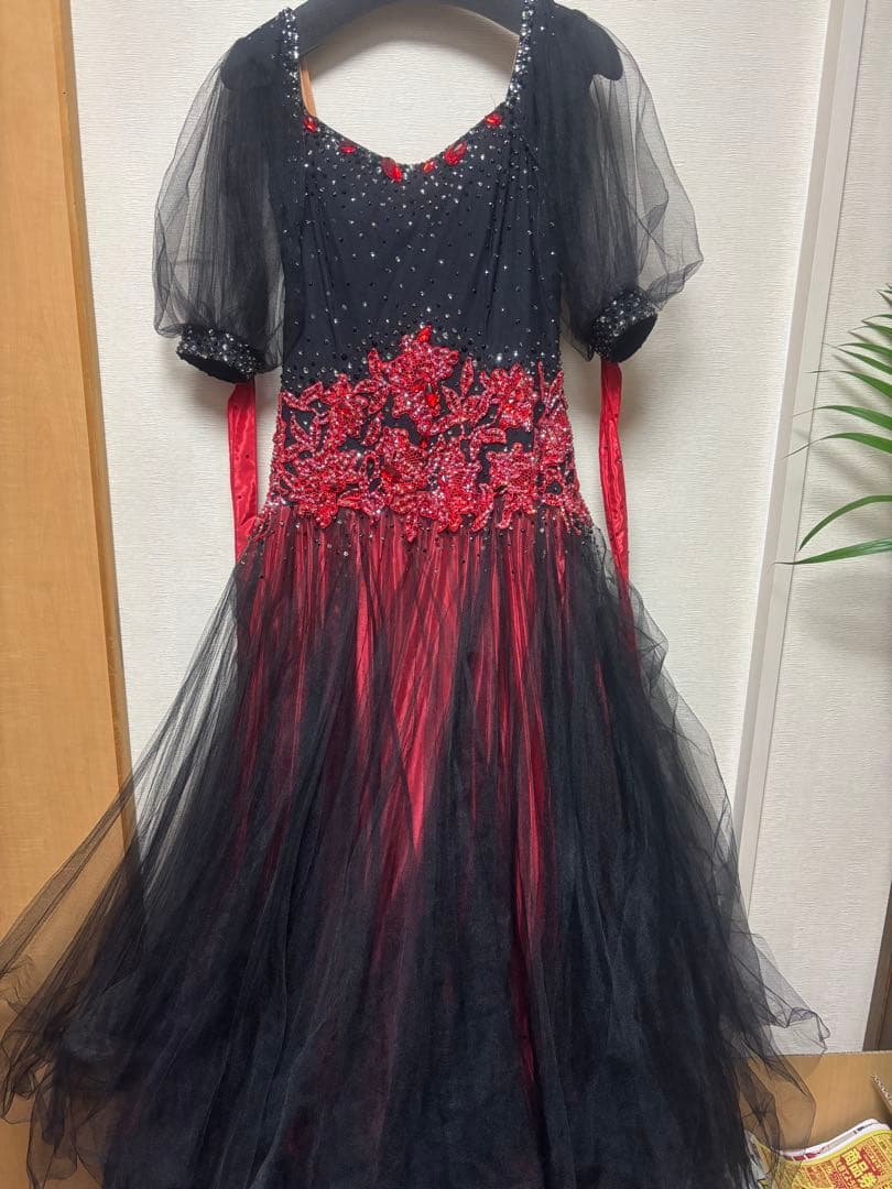 チャコットオーダー社交ダンスドレス 黒赤 ビーズ装飾 チャコットオーダー社交ダンスドレス 黒赤 ビーズ装飾