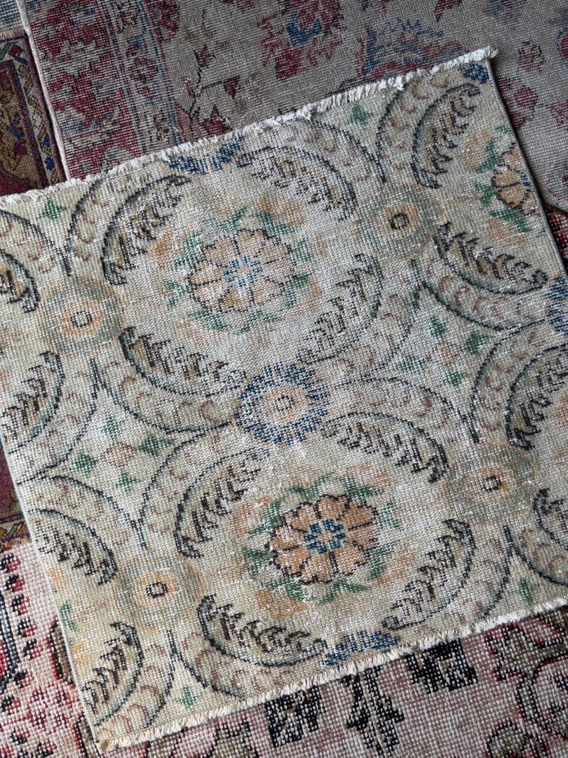 花柄ラグ・トルコラグ　ヴィンテージ　アナトリア 一点物ビンテージラグ（トルコ、アナトリア）花柄ラグ138 x 242 cm