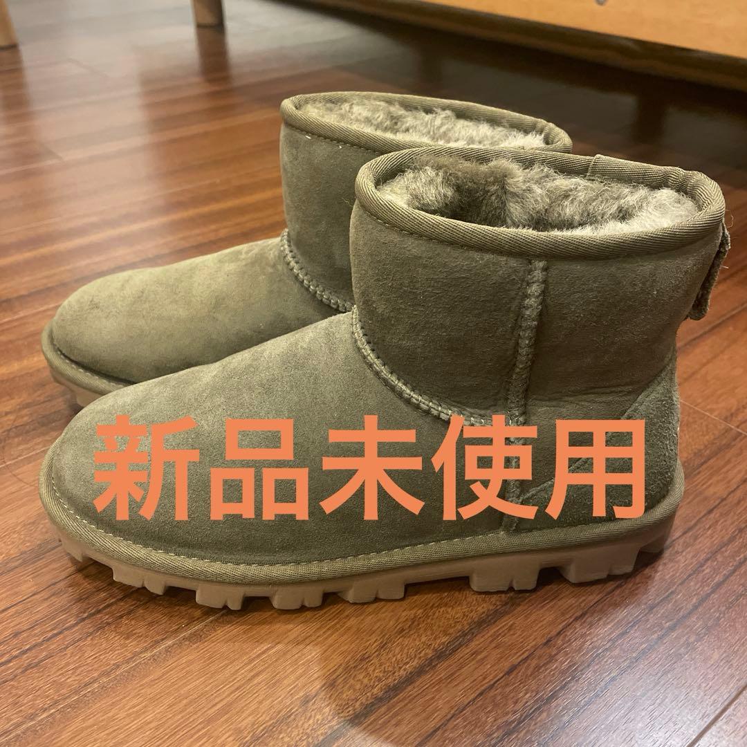 新品未使用　UGG カーキ　箱無し　ショートブーツ
