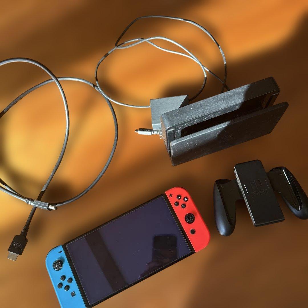 ニンテンドースイッチ　本体　有機EL Amazon.co.jp: Nintendo Switch(有機ELモデル) Joy-Con(L)/(R