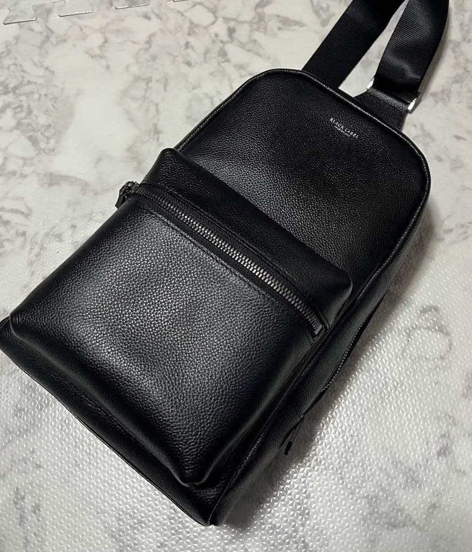 【極美品】ブラックレーベルクレストブリッジ レザー ボディバッグ 黒 本革