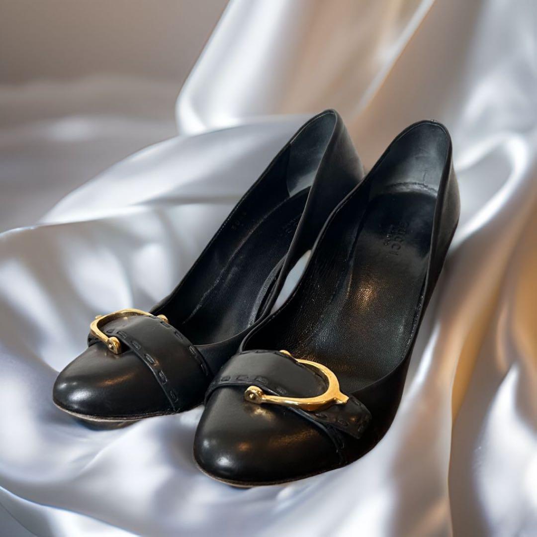 美品‼︎ ◆GUCCI◆ 高級パンプス 37 1/2 ゴールド ヒール グッチ 国内発送☆GUCCI】ホースビット付き ミッドヒールパンプス (GUCCI