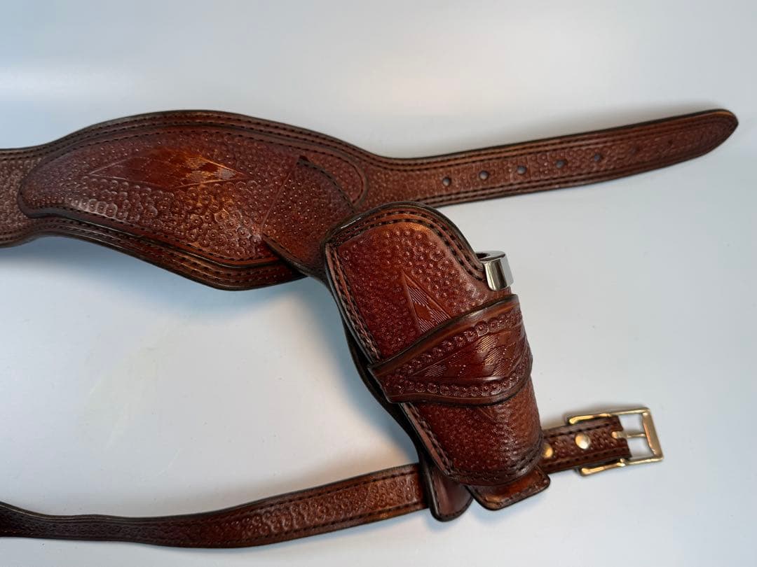 ファストドロー用カスタムホルスター、 Bob Mernickles製