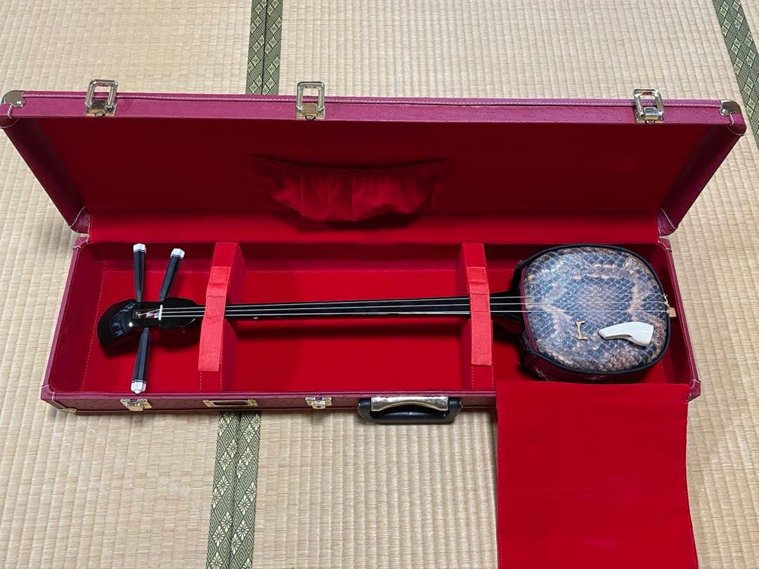 沖縄さんしん　本体とケース、ウマと爪のセット 楽天市場】【初心者入門用・豪華三線セット】沖縄三線21点セット（A