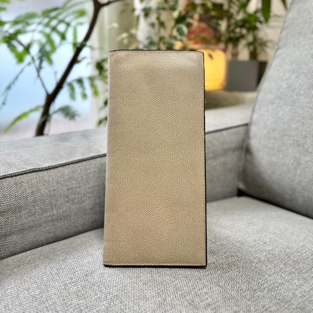 ヴァレクストラ パスポートケース 6カード トラベルドキュメントホルダー パスポートケース 6カード – Valextra - ヴァレクストラ 公式