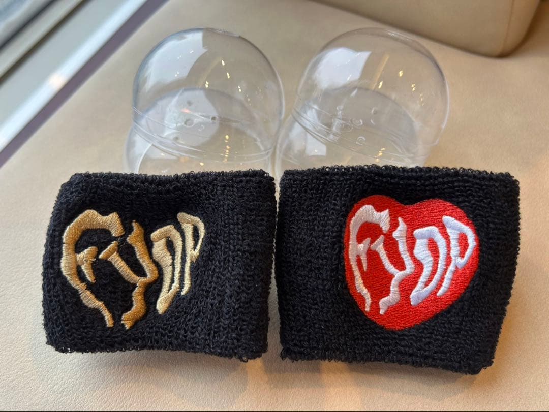 B'z FYOP リストバンドセット12/21 B'z FYOP ガチャガチャ 12/21 リスト バンドチャームなど7点セット