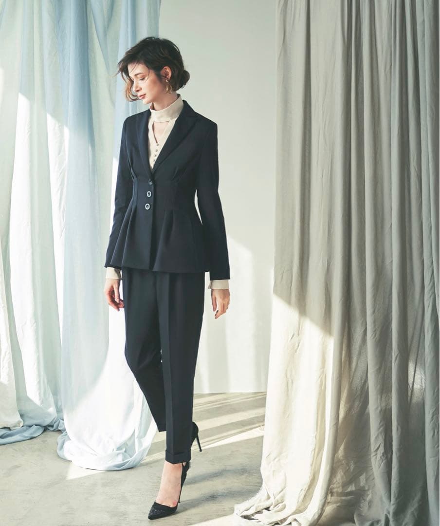 ウエストタック3つボタンジャケット&パンツの2点セットアップスーツ