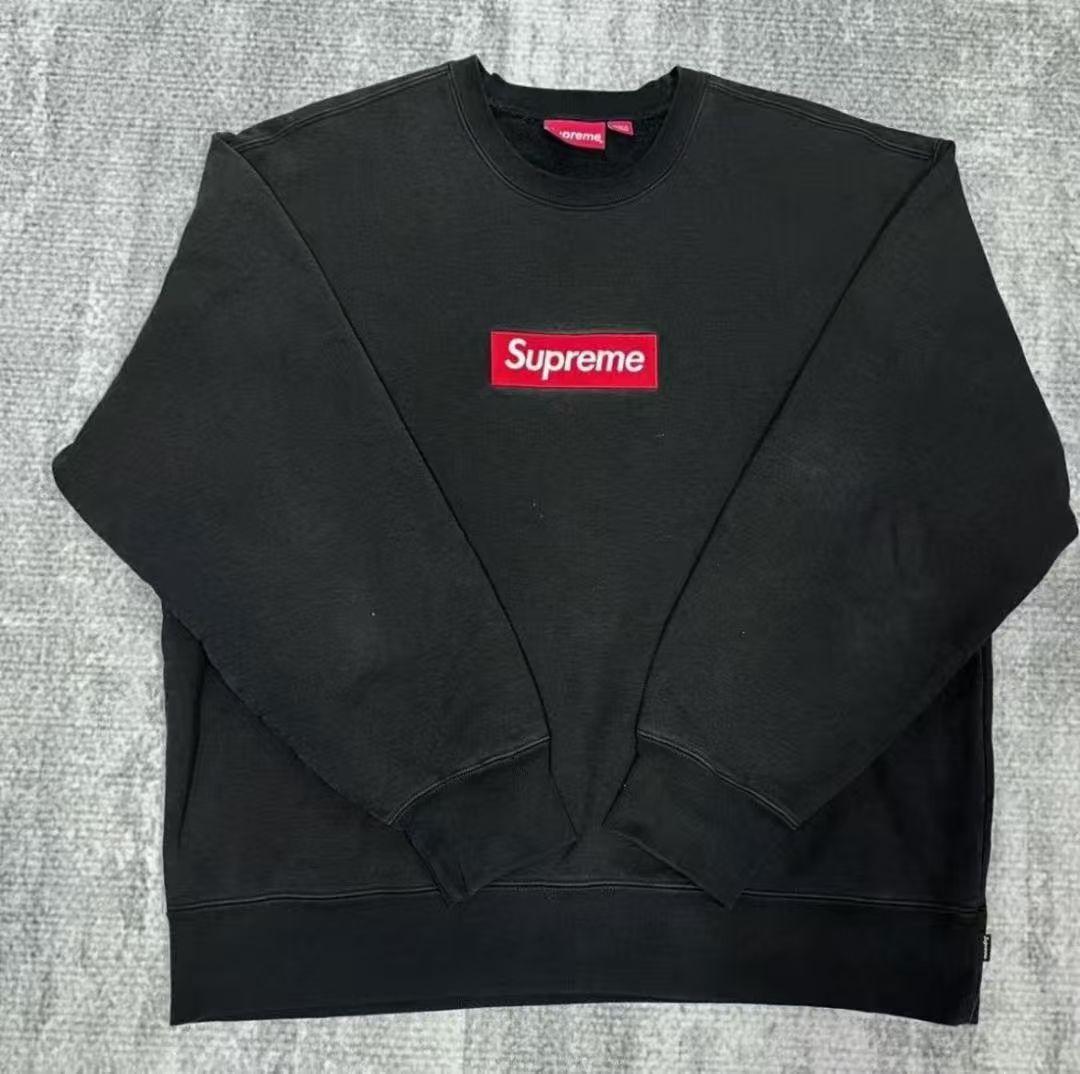 Supreme ブラック スウェットシャツ