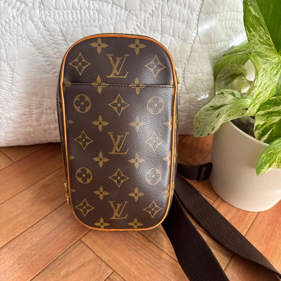 極美品　Louis Vuitton モノグラム ボディバッグ