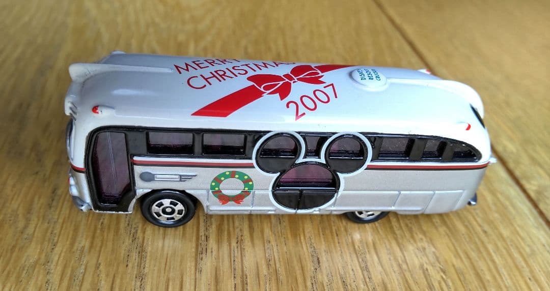 トミカ ディズニーリゾートクルーザー クリスマス 2007 ディズニートミカ リゾートクルーザー 2007 クリスマス : ミニカー