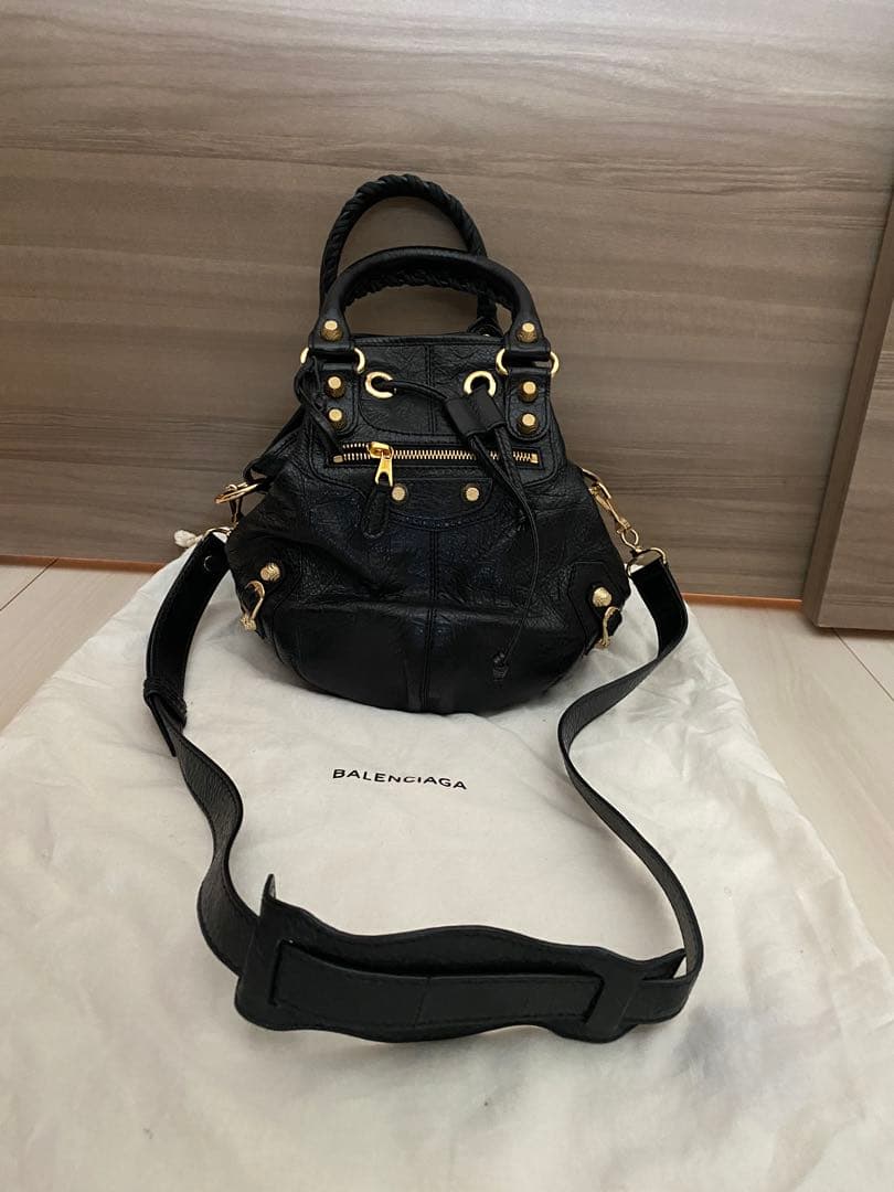 ベ*ラ様 BALENCIAGA MINI POMPON ブラックレザー ハンドバ BALENCIAGA（バレンシアガ） ハンドバッグ LE CITY MINI BAG ル シティ