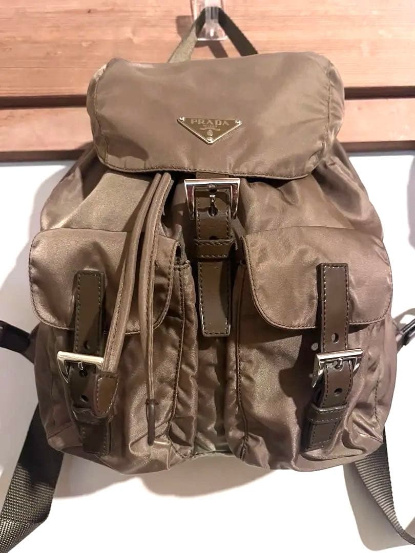 プラダ　バックパック　合わせやすい落ち着いた濃いめのベージュ 楽天市場】プラダ リュック（カラーベージュ）（レディースバッグ