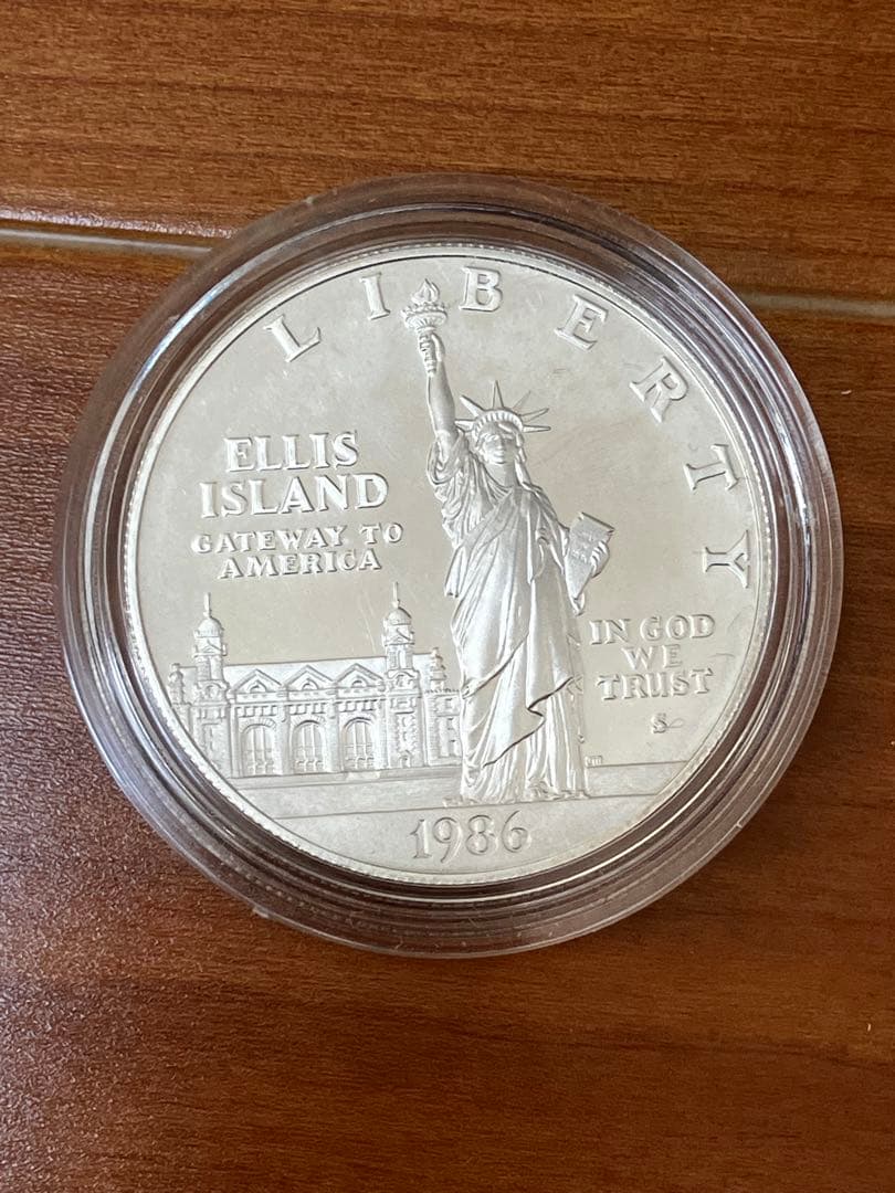 1986　リバティー　1ドル　銀貨　自由の女神デザイン 1986 リバティー1ドル記念銀貨 自由の女神デザイン 1986年アメリカ銀貨